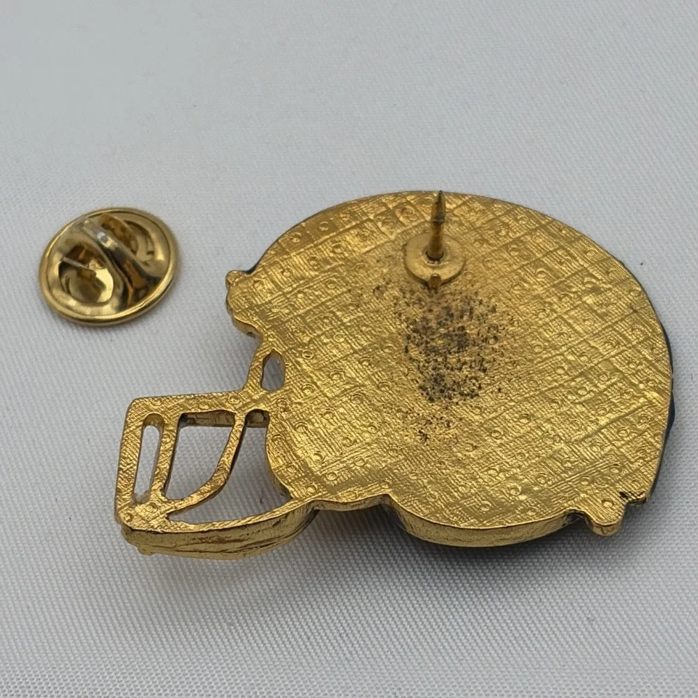 Vintage San Diego Chargers NFL Football Helmet Lapel Hat Pin‎